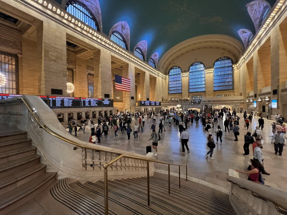 NYC Free Tour Adds Bilingual Daily Departures from Bryant Park